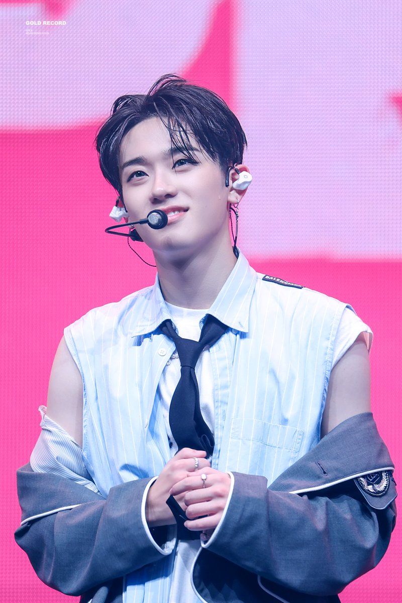 GoldRecord_'s tweet photo. 221119 Eight APEX in Seoul
콘서트 하드털이
#EPEX #이펙스 #KEUM #금동현 https://t.co/y9WT5QOx7b