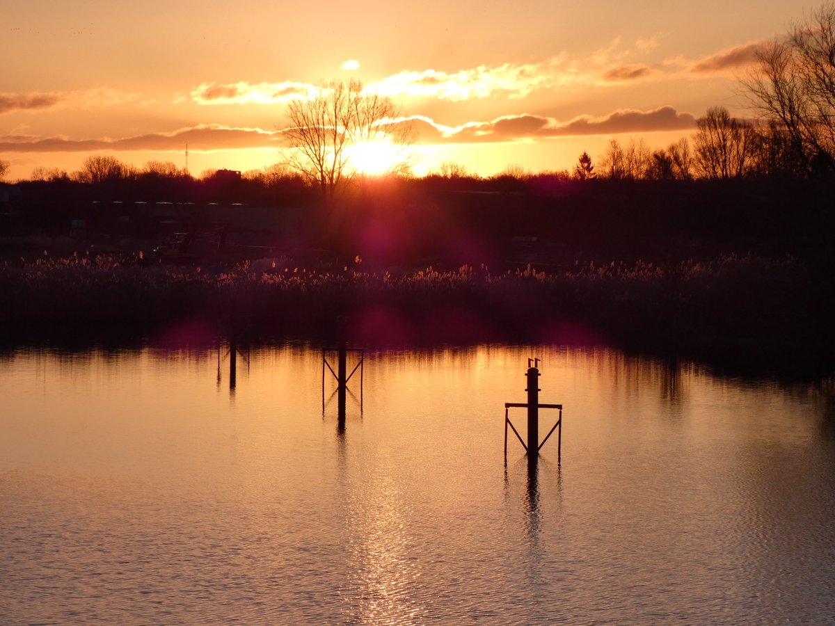 Vuurwerk in de ochtend op de vloeivelden van de #Suikerzijde