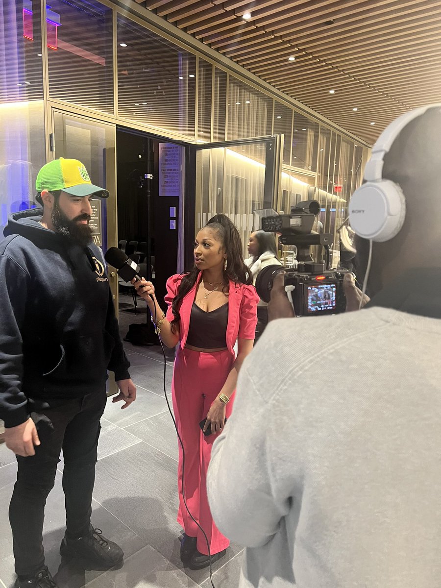 LGNHSxOfficial's tweet photo. #CultureWeekendNY 🥵Day 2 🗽💜🏙️
S/o my big bro @DJBOBBYTRENDS x Shake the BLOCK 🔥🔨🔥
Today was incredible!! My 🫶🏽 & soul is so full! A lot of gems dropped 💎💎
#DevinWhite #Snaps
#RelCarter #DjMontini https://t.co/OkMBjdO11o