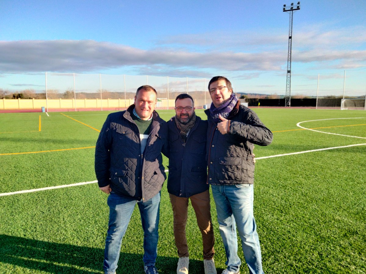 Hoy, nuestro candidato Santiago Salas, ha estado acompañando en su merecido homenaje, a nuestro compañero Ángel Triguero Leal
Hemos estado en la inauguración del nuevo campo de fútbol artificial
#gentecomotu #deporteysalud  #palmadelrio