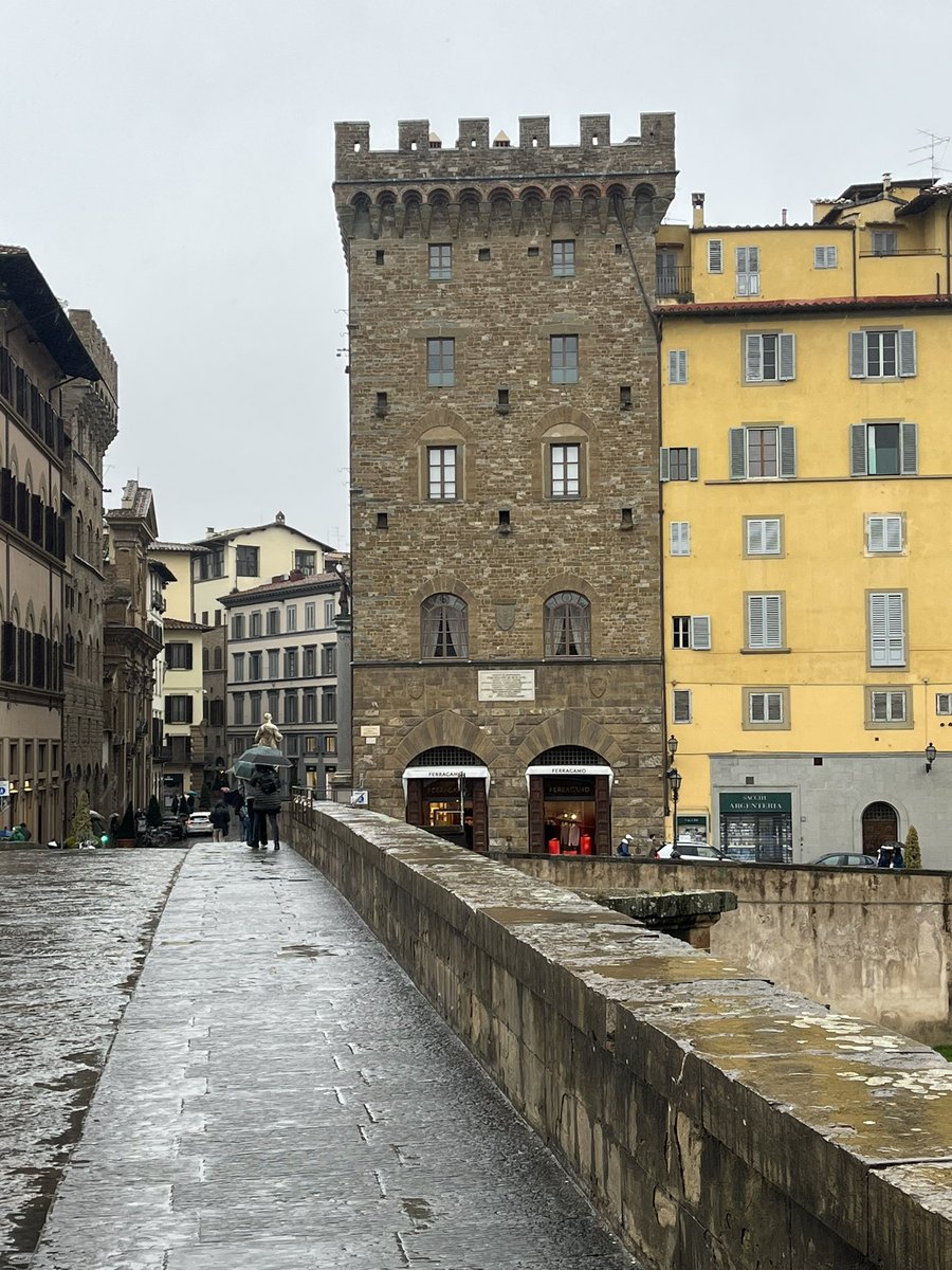Xz1005L's tweet photo. Rainy Firenze 😁♥️ https://t.co/YlgOYk0ibf