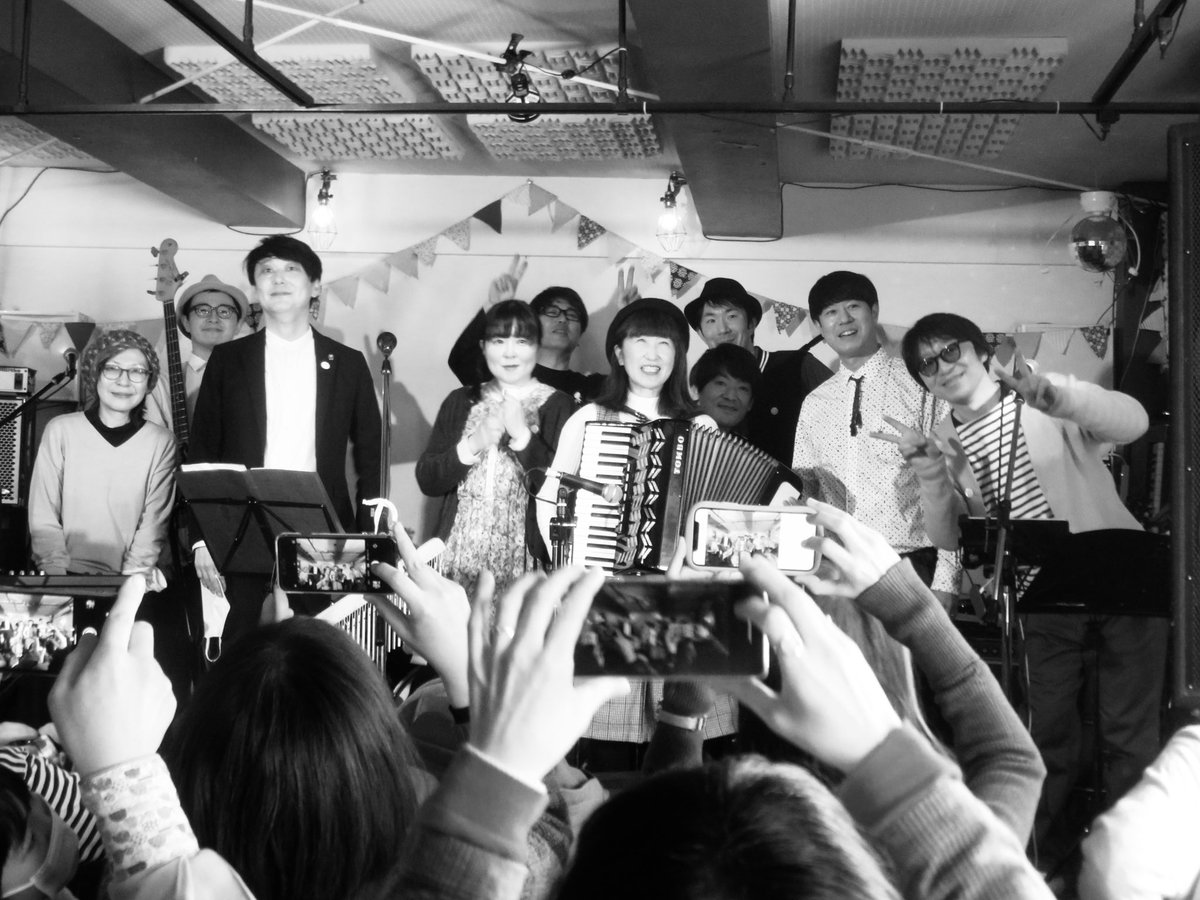 unshumikoto2020's tweet image. 今日は下北沢モナレコさんにて2月フィリアパーティー小林しのワンマンライブへ🎤🎸🥁🎶
3年半ぶりの開催とのこと
しのさんの可愛い💕歌声聴くまで夜は待ち遠しく寝付けませんでした。
家帰ったら💿万回も回したい❤️
#小林しの
#philiarecords