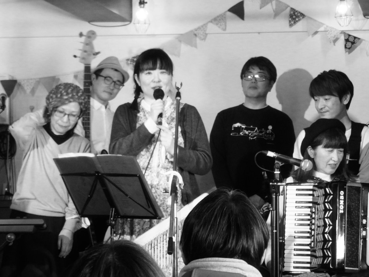 unshumikoto2020's tweet image. 今日は下北沢モナレコさんにて2月フィリアパーティー小林しのワンマンライブへ🎤🎸🥁🎶
3年半ぶりの開催とのこと
しのさんの可愛い💕歌声聴くまで夜は待ち遠しく寝付けませんでした。
家帰ったら💿万回も回したい❤️
#小林しの
#philiarecords