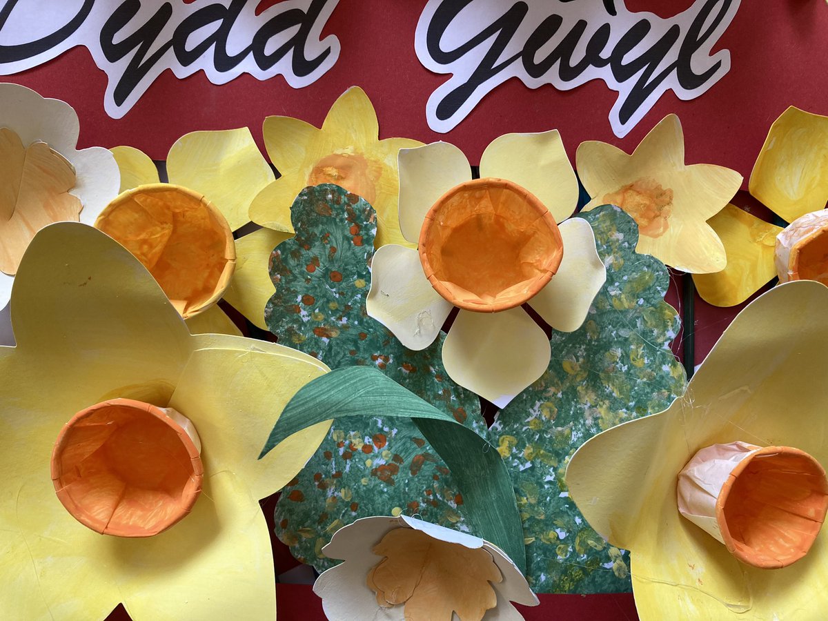 west_mojo's tweet photo. Lots of brush techniques this week, adding texture to the #daffodils, using stippling and dotting (pointillism) for the greenery in our #bouquet Beautiful work for #stdavidsday #dyddgwyldewi from @HC_One Abermill #Abertridwr ππ€©π΄σ §σ ’σ ·σ ¬σ ³σ Ώ
#artactivities #caresector #creativemojo https://t.co/OhfvG3NoiW