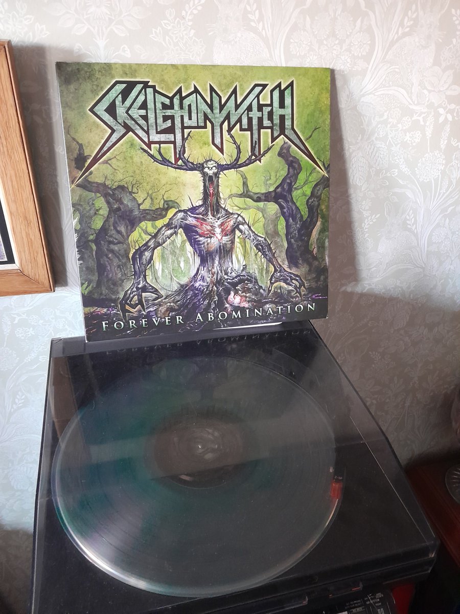 FearSlayer13's tweet photo. Now spinning - Skeletonwitch - forever abomination 🤘 #heavymetal #skeletonwitch #heavymetalvinyl https://t.co/zmOJCUOGxU