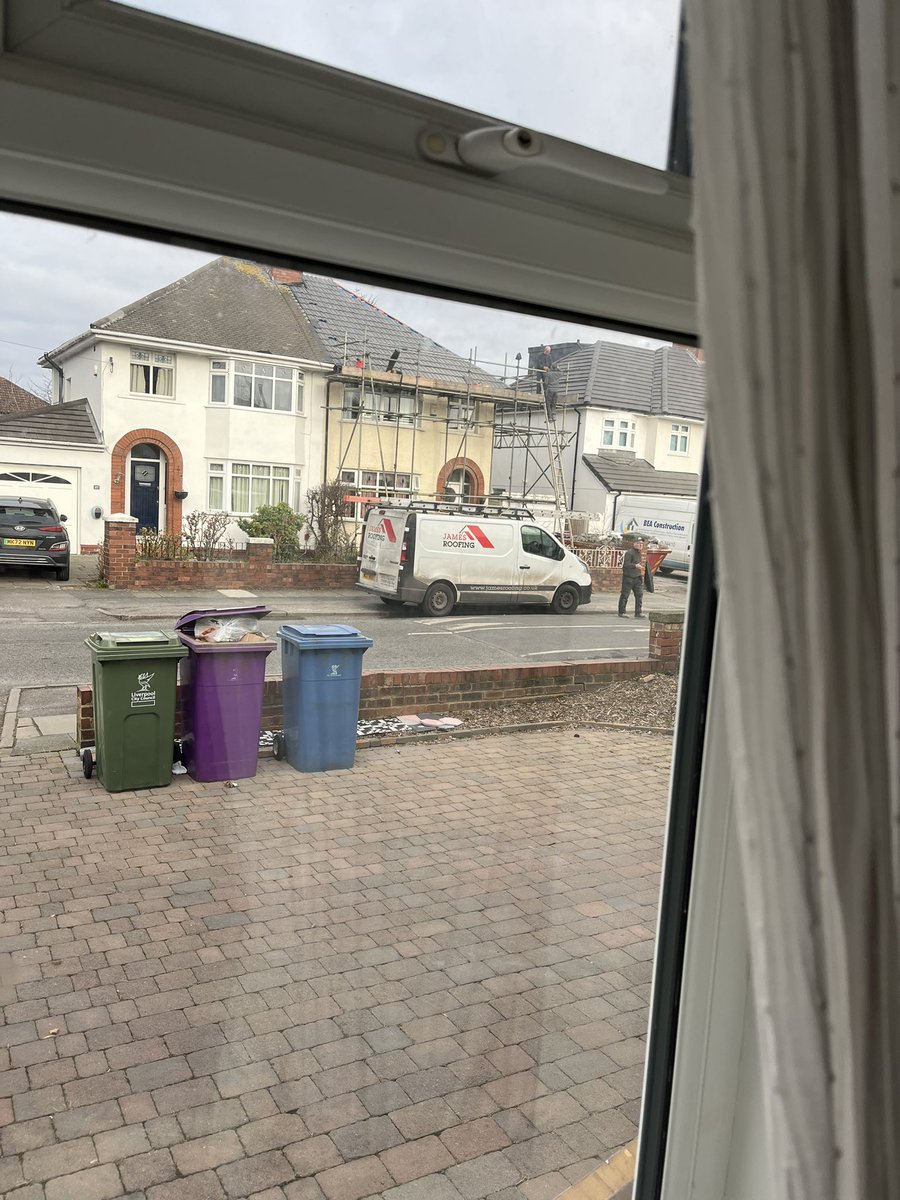 RobDenis_O's tweet photo. @lpoolcouncil it’s ‘James Roofing’ btw. Wonder how James would feel if I came by his at 8am on a Sunday morning 🤣 https://t.co/VtDlsqHSGq