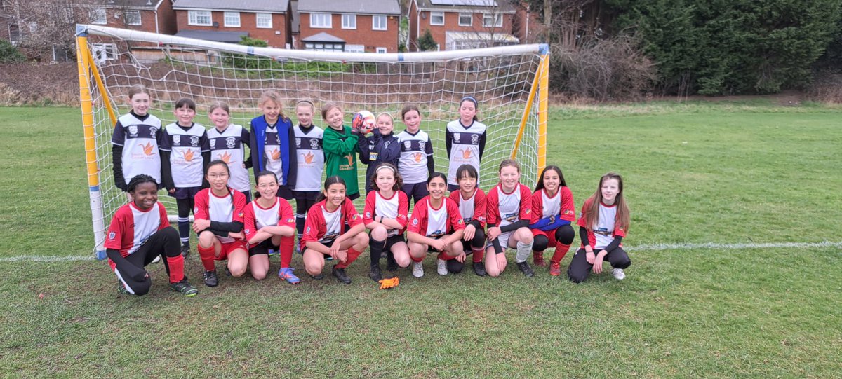 SVFCgirlsfooty's tweet photo. Friendly action also for the U10s Jaguars against a new @AltyJfcGirls U11's team.  Looking smart in the tops sponsored by @HSSHire.  More game time for the developing girls.  Everyone working hard.   Well done everyone.   GOTG awards to Ella and Maisie H.  #girlsfootyrules https://t.co/96i5VJbIWY