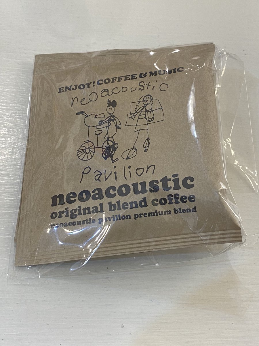 unshumikoto2020's tweet image. 今日は色々買いました。

💿Snow Sheep/WHITE ALBUM 【zine特典付き】がなんとも豪華絢爛💿

milky pop【お菓子販売】しのさんお気に入り柄🦜他

【ネオアコ】DEクラシック付属付きドリップコーヒー☕️
購入とお話しも、楽しかった🎶

#小林しの
#philiarecords