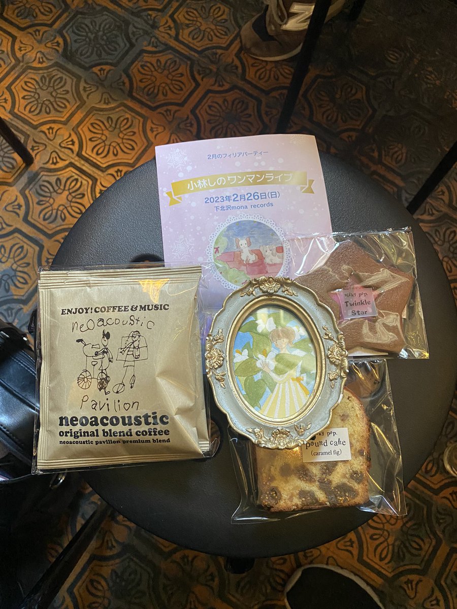 unshumikoto2020's tweet image. 今日は色々買いました。

💿Snow Sheep/WHITE ALBUM 【zine特典付き】がなんとも豪華絢爛💿

milky pop【お菓子販売】しのさんお気に入り柄🦜他

【ネオアコ】DEクラシック付属付きドリップコーヒー☕️
購入とお話しも、楽しかった🎶

#小林しの
#philiarecords