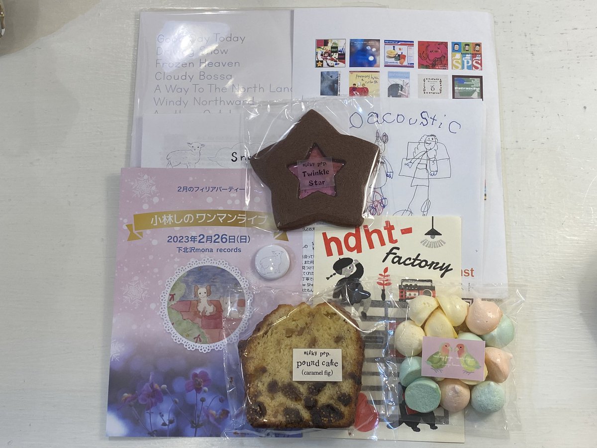 unshumikoto2020's tweet image. 今日は色々買いました。

💿Snow Sheep/WHITE ALBUM 【zine特典付き】がなんとも豪華絢爛💿

milky pop【お菓子販売】しのさんお気に入り柄🦜他

【ネオアコ】DEクラシック付属付きドリップコーヒー☕️
購入とお話しも、楽しかった🎶

#小林しの
#philiarecords