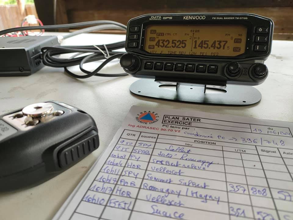 #SécuritéCivile 🟠🔵 | La Fédération Nationale des Radioamateurs au service de la Sécurité Civile <a href="/fnrasec/">FNRASEC Sécurité Civile</a> est une organisation française qui regroupe des radioamateurs passionnés par les communications d'urgence et la sécurité civile.
[THREAD] ⤵️