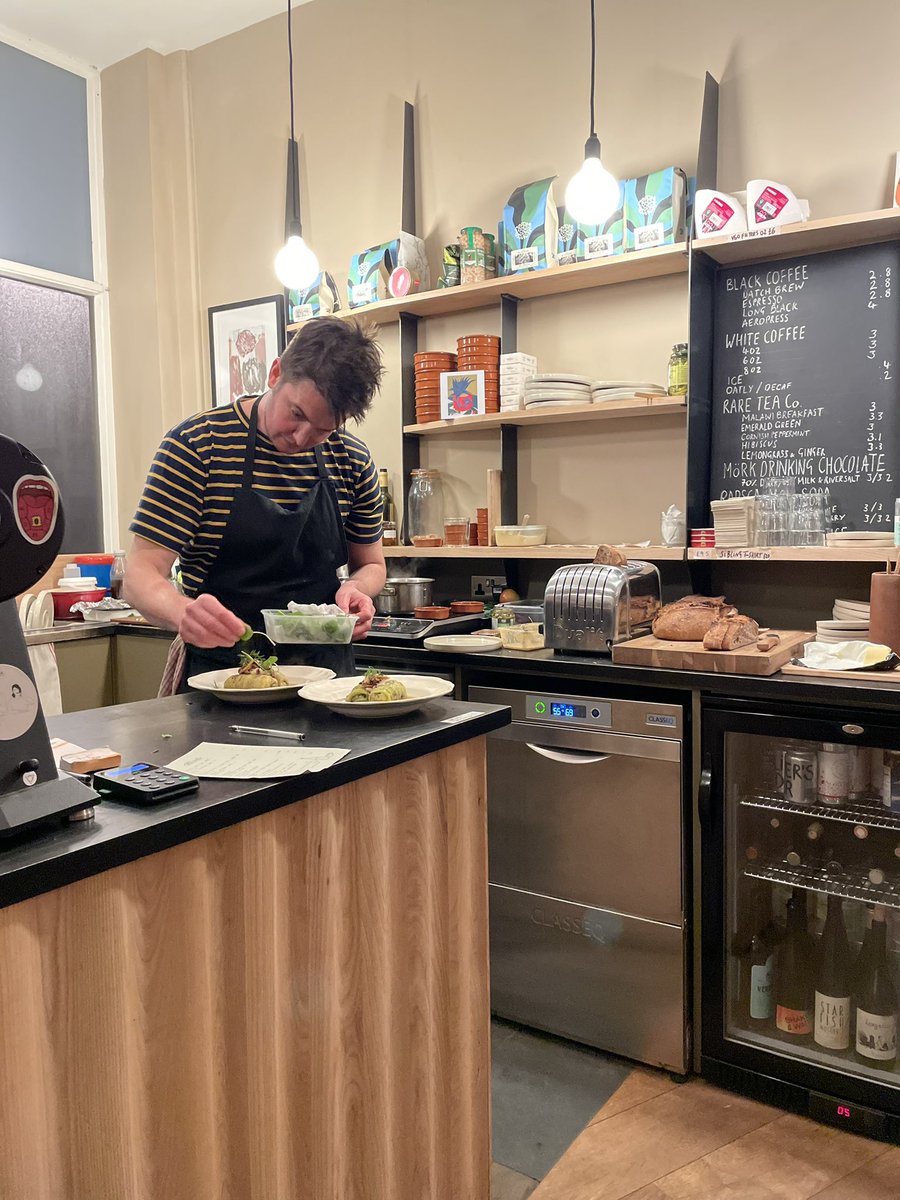 Bunk Moreland tweet media