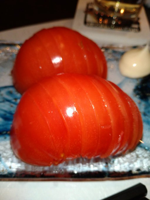 全居酒屋の定番メニュー、トマスラとポテサラ。トマトがいつもよりデカい。(゜д゜)ウマー 