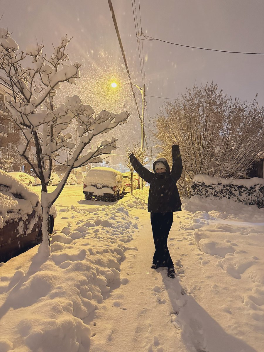 HmHmdaily1's tweet photo. 雪やばすぎた☃️☃️☃️明日雪溶けてるか祈るけど、どうだろう、、！！ボードゲームして、誕生日祝ってもらえて幸せな夜を過ごせたけど冷静に雪積もりすぎ笑　このone nightというのはほぼ人狼ゲームみたいな感じで楽しいボードゲームでした🐰🌟sushi goはポイント制ですごろくみたいでカードがかわいい🫶 https://t.co/ikoLC0kuJR