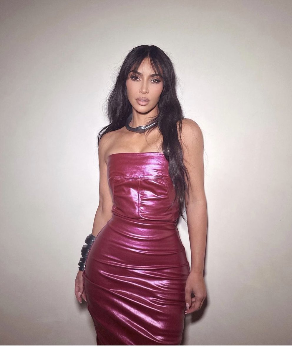 Dailythingsview's tweet photo. @KimKardashian #KimKardashian #Kardashians #USA #us #Showbiz #model #adult #follow #dtv https://t.co/dVpzOtZM4z