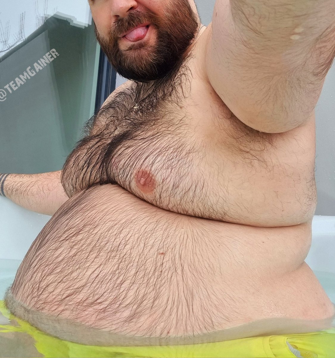 TeamGainer's tweet photo. Sunday has to start relaxed. Getting ready to eating big..
#fatboy #grommr #gainerchub #feeder #weightgain #fattenme #fatgainer #gaychub https://t.co/xnHBgD8inC