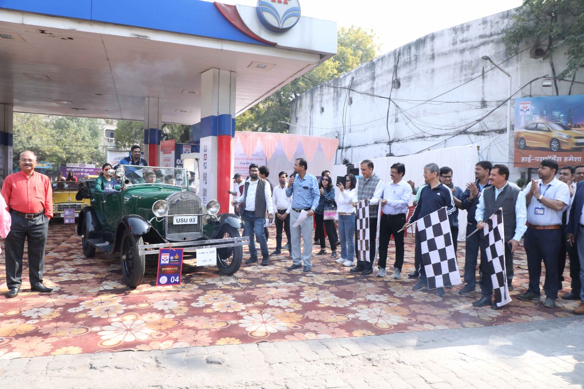 HPCL_Lucknow's tweet photo. “HP POWERFUL VINTAGE CAR RALLY" @HPCL ..organized in association with the Vintage Car &amp; Motorcycle Club of Lko. Flagged off by Shri Mukesh Kumar Meshram, IAS, DG @uptourismgov  in the presence of Shri Sanjay Malhotra CGM Retail @ncz_hpcl @hpcl_retail @PIB_India https://t.co/TJCXJhUHH4