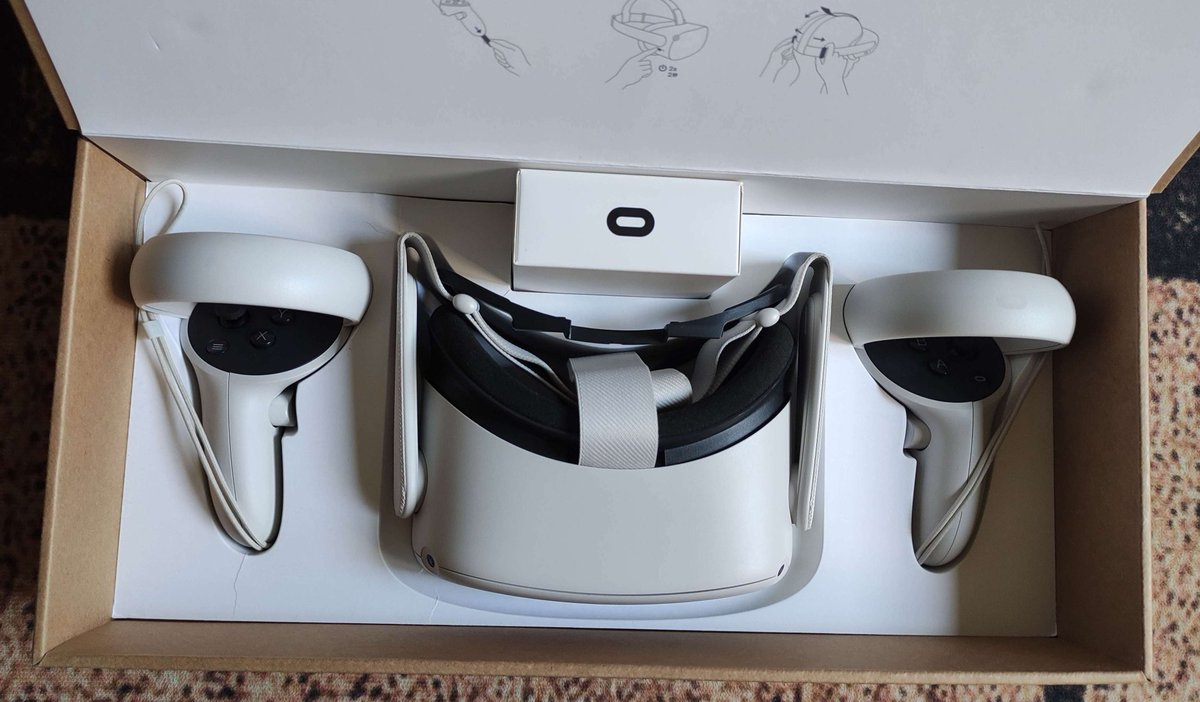 WagashiTrash VTuber 👁️👄👁️ on Twitter "I'm selling my Oculus Quest 2 64GB for 13K Php