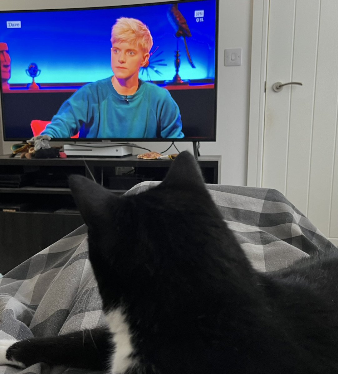 LinMac2203's tweet photo. Perfect Sunday morning chills with Max &amp; @richardosman House Of Games and….. @TheMaeMartin - I GOT COCO!!! https://t.co/AjVBnRmRcb
