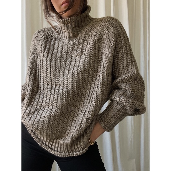 LMorales31's tweet photo. So good I had to share! Check out all the items I'm loving on @Poshmarkapp #poshmark #fashion #style #shopmycloset #kanzler: https://t.co/SAztKKR4QM https://t.co/cXmgpSAaGy
