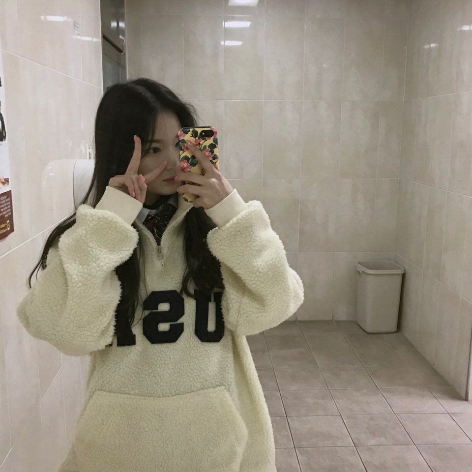 i24catt's tweet photo. 아이사 과거사진 과사 모음집📂

#스테이씨 #아이사 https://t.co/fq6hvfZcMi