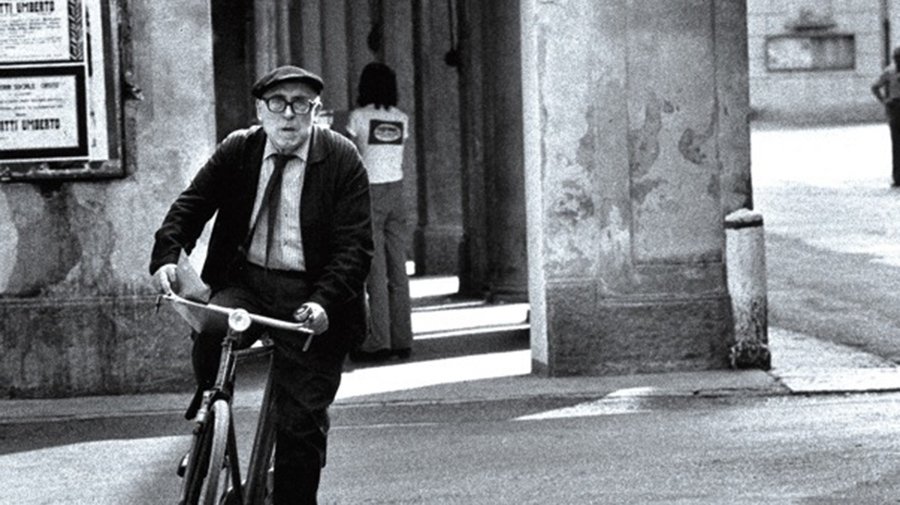 PasqPugliese's tweet photo. "La #guerra è sempre a #destra, la #pace sempre a #sinistra"
[#CesareZavattini, appunti manoscritti]

Quando gli #intellettuali italiani avevano le #idee chiare. E la sinistra anche https://t.co/YCIEIXawnw