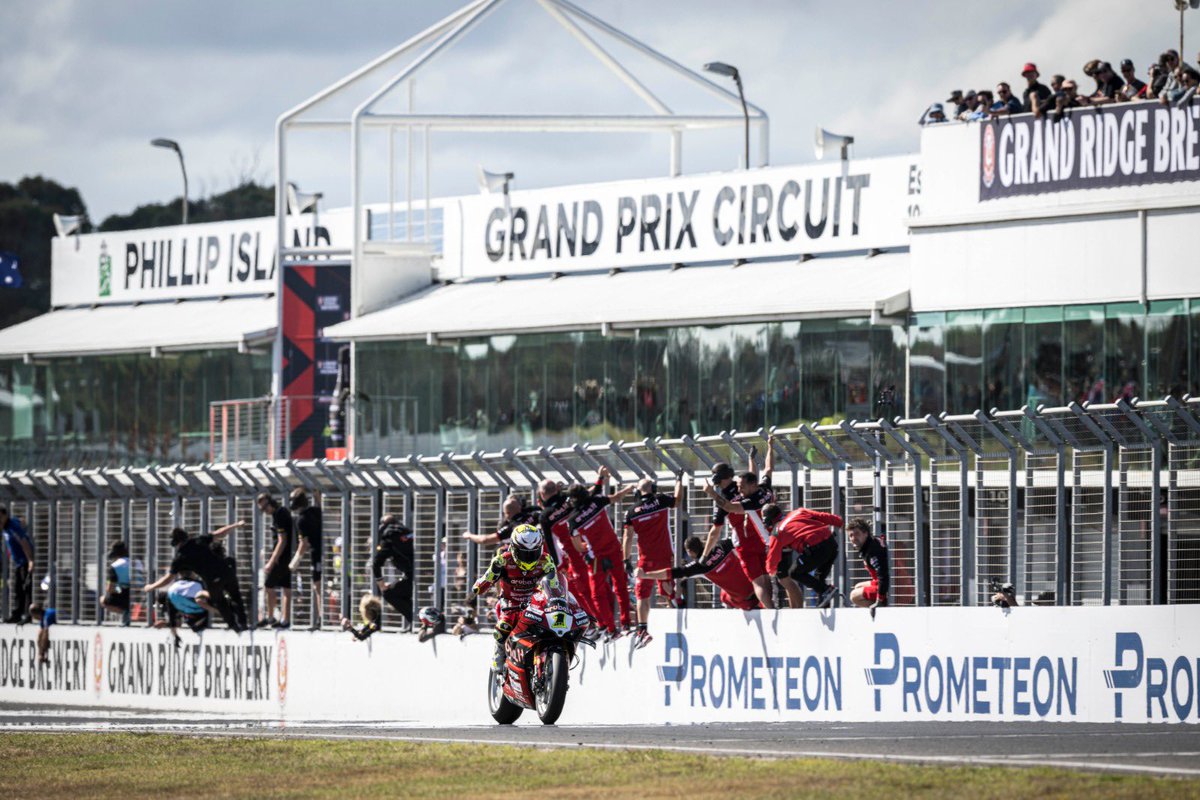 19Bautista's tweet photo. No words…magical weekend at #AUSWorldSBK 
Sin palabras…magico fin de semana en el #AUSWorldSBK 
#AB19 #TheDefense #BAUstraliaWorldSBK #keepworking #ForzaDucati #focus #performance https://t.co/6BmlDUrcVm