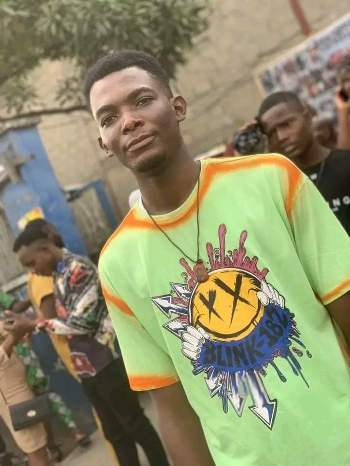 ad_blackwater's tweet photo. ATTENTION -an OBIdient about to be framed for crimes by the police‼️‼️‼️

"Good morning, sir.

Please I am in Ajeromi Ifelodun LGA Lagos. A boy named Richard Edjuto was arrested and taken to Area B police station because he was taking a video when thugs came to his polling unit https://t.co/vRvR2WTVdd