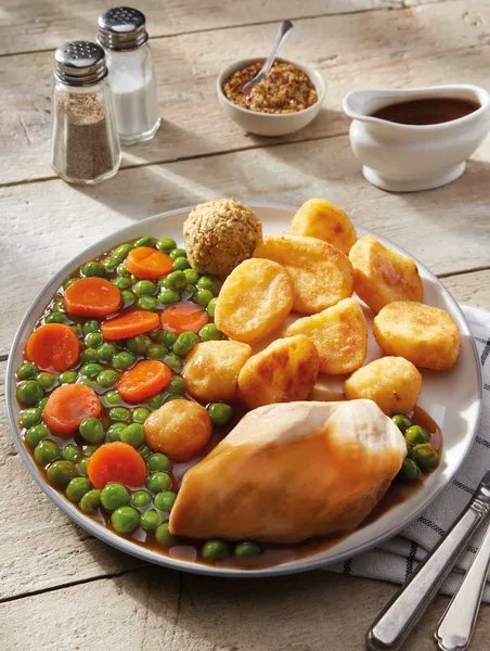 Harry’s Country Kitchen’s #ChickenRoastDinner is made with juicy British chicken fillet, perfectly #roastedpotatoes, sliced carrots, and peas, and topped with a delicious stuffing ball in a rich chicken gravy 💛

This meal is sure to satisfy you! buff.ly/3Y1XuKy
