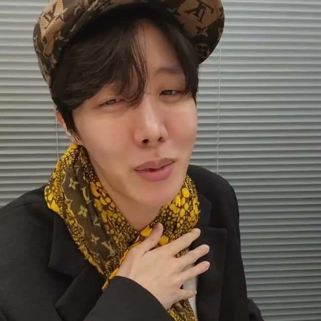 Jimin43048699's tweet photo. 항상 웃고 행복한 소년
항상 아이처럼 사랑받고 ���은 소년...
언제나 아미들을 따뜻하게 해주는 햇살..
이제 헤어져야지..🥺🥺🥺

헤어져야 한다는 걸 알지만 이 세상은😭😭😭😭😥😥😥 https://t.co/hL3jXhBj2p