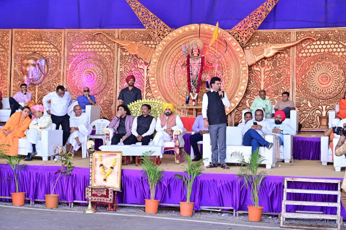 વીર માંધાતા સંગઠન દ્વારા આયોજિત નાવમા સર્વજ્ઞાતિ સમૂહ લગ્નોત્સવમાં પંજાબના મુખ્યમંત્રી શ્રી <a href="/BhagwantMann/">Bhagwant Mann</a>, ગુજરાત પ્રદેશ અધ્યક્ષ <a href="/isudan_gadhvi/">Isudan Gadhvi</a>, પ્રદેશ નેતા શ્રી <a href="/manoj_sorathiya/">Manoj Sorathiya</a>, <a href="/isagarrabari/">Sagar Rabari</a>, <a href="/kailashkgadhvi/">CA Kailash K Gadhvi</a> , ધારાસભ્યશ્રી <a href="/MakwanaUmesh01/">Umesh Makwana</a> અને <a href="/SudhirVaghani_/">Sudhir Vaghani</a> ઉપસ્થિત રહ્યા.