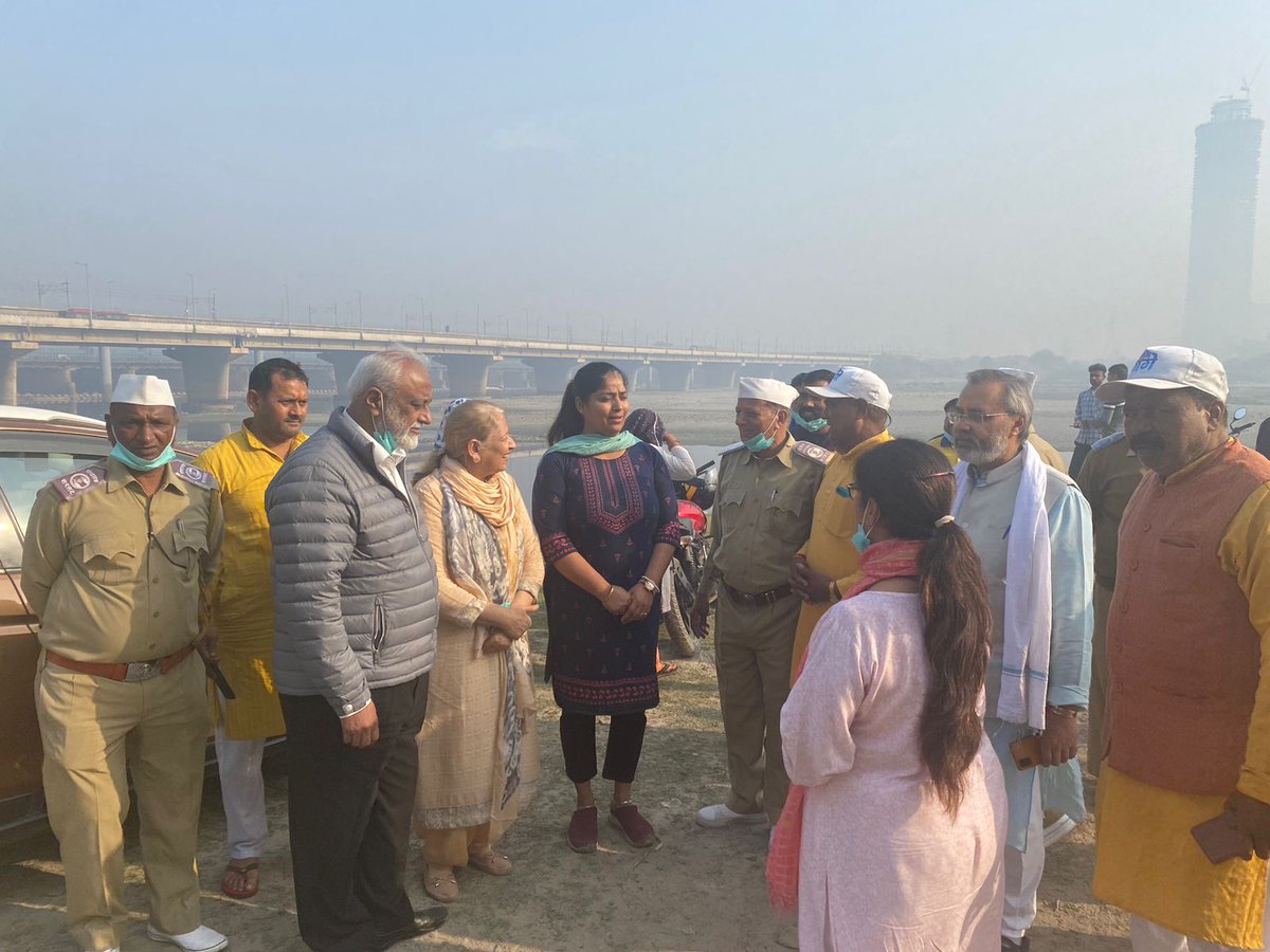 cleanganganmcg's tweet photo. आज संत निरंकारी मिशन द्वारा 'प्रोजेक्ट अमृत' के अंतर्गत चलाए गए 'स्वच्छ जल स्वच्छ मन' अभियान में लगभग 2 लाख लोगों ने 27 राज्यों के करीब 700 शहरों में 1100 जलाशयों के स्वच्छता अभियान में सक्रिय योगदान दिया।
#SwachhJalSwachhMann 
#NamamiGange https://t.co/wLKyjgZCrq