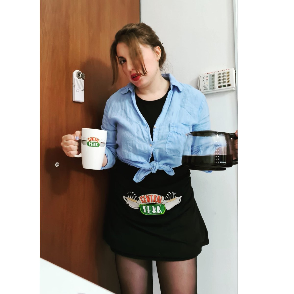 φέτος ντύθηκα  ...Rachel Green  from Friends!😝☕️🤣
#apokries2023