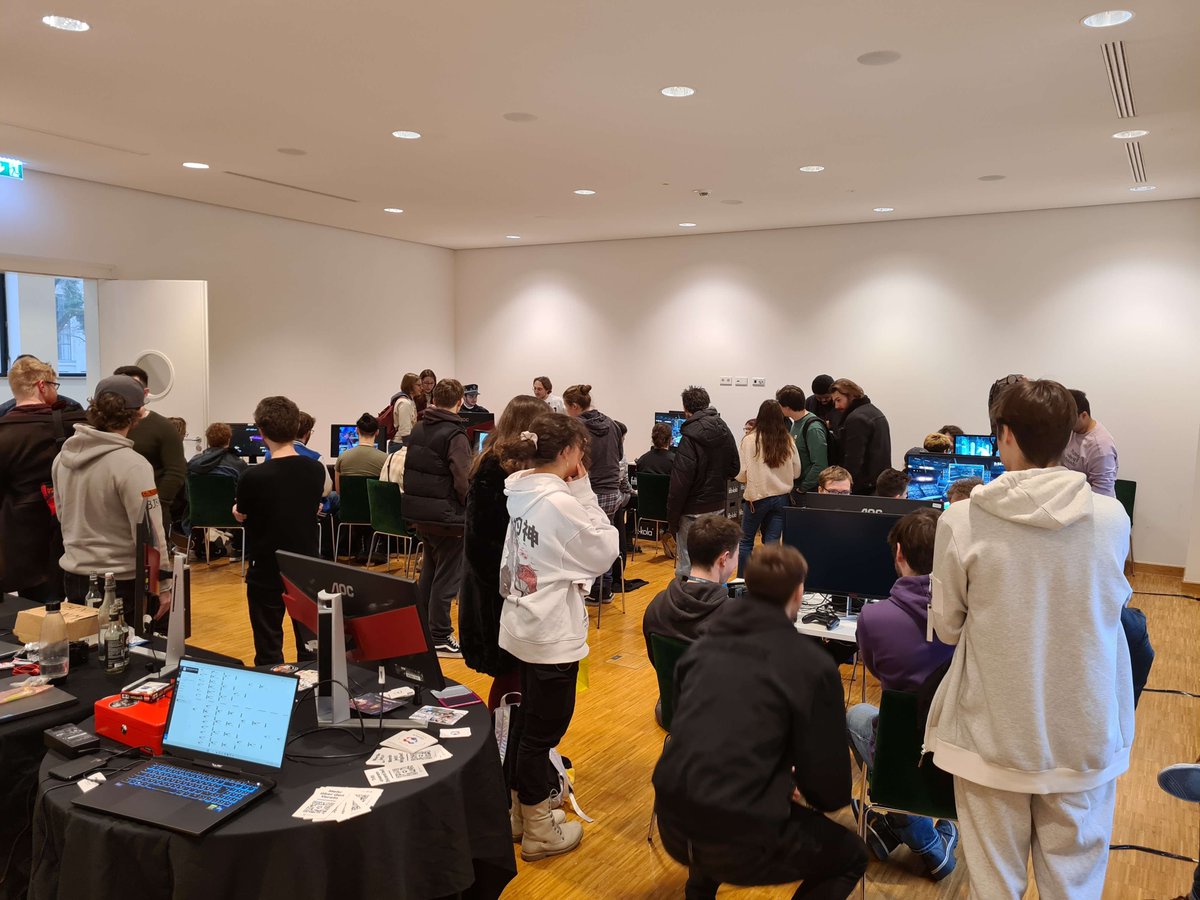 🙌Danke für das #Smash Full House gestern. 🙌

Für Freeplay und Austausch sind wir heute weiterhin auf der #ggbavaria für euch da - zusammen mit <a href="/TeamNeutralSSBM/">Team Neutral</a> und ihrem #Melee Turnier dieses Mal zu finden direkt in der Kongresshalle.📍

#PlayYourHeartOut #SSBU #SSBM
