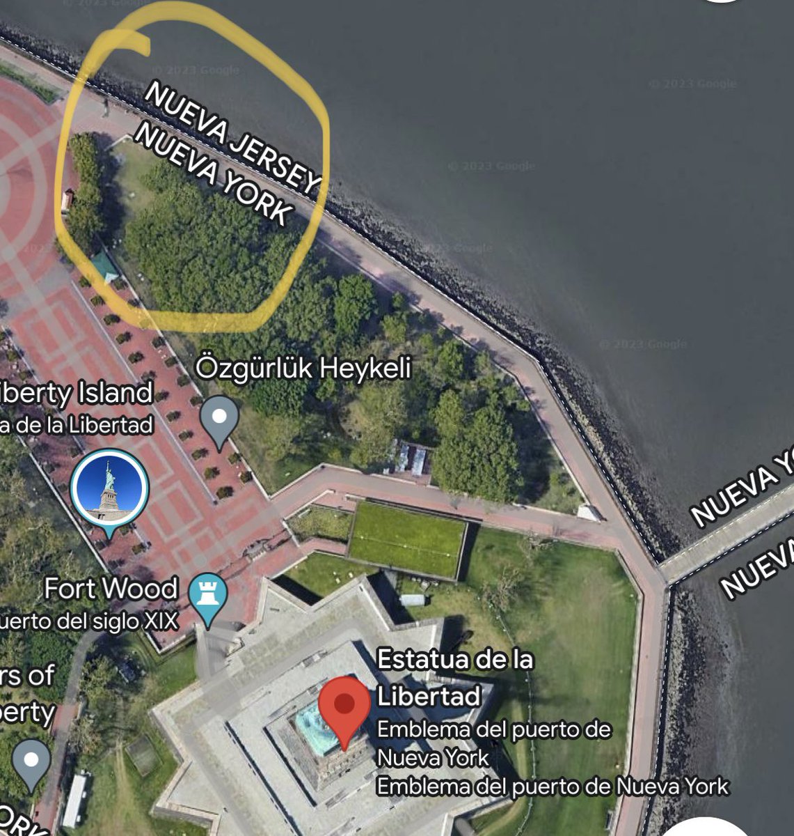 xac0be's tweet photo. @Lobo41015 No es cierto. Liberty Island es un enclave del Estado de Nueva York en el de New Jersey. Y en Google Maps también aparece así. https://t.co/uHg8wIfmWc
