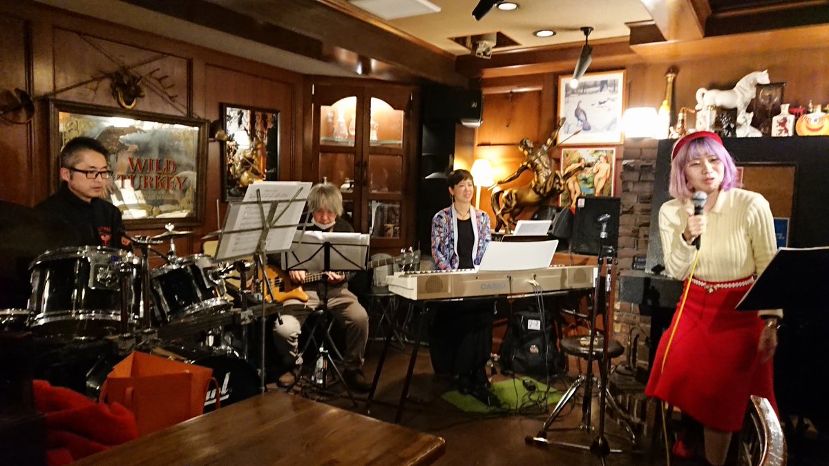 tsuchimaruboy's tweet photo. #Vo安次嶺瞳 #Dr岡田ノボル  #Ba田代泰之 #Pf梅田望実 #難波CELLA_BAR_KENT #BAND_LIVE @ajiminehitomi 
２０２３年２月２６日の画像、安次嶺瞳⑤⑥+BANDメンバー①②、KENT！ https://t.co/lFpNNFbHdO
