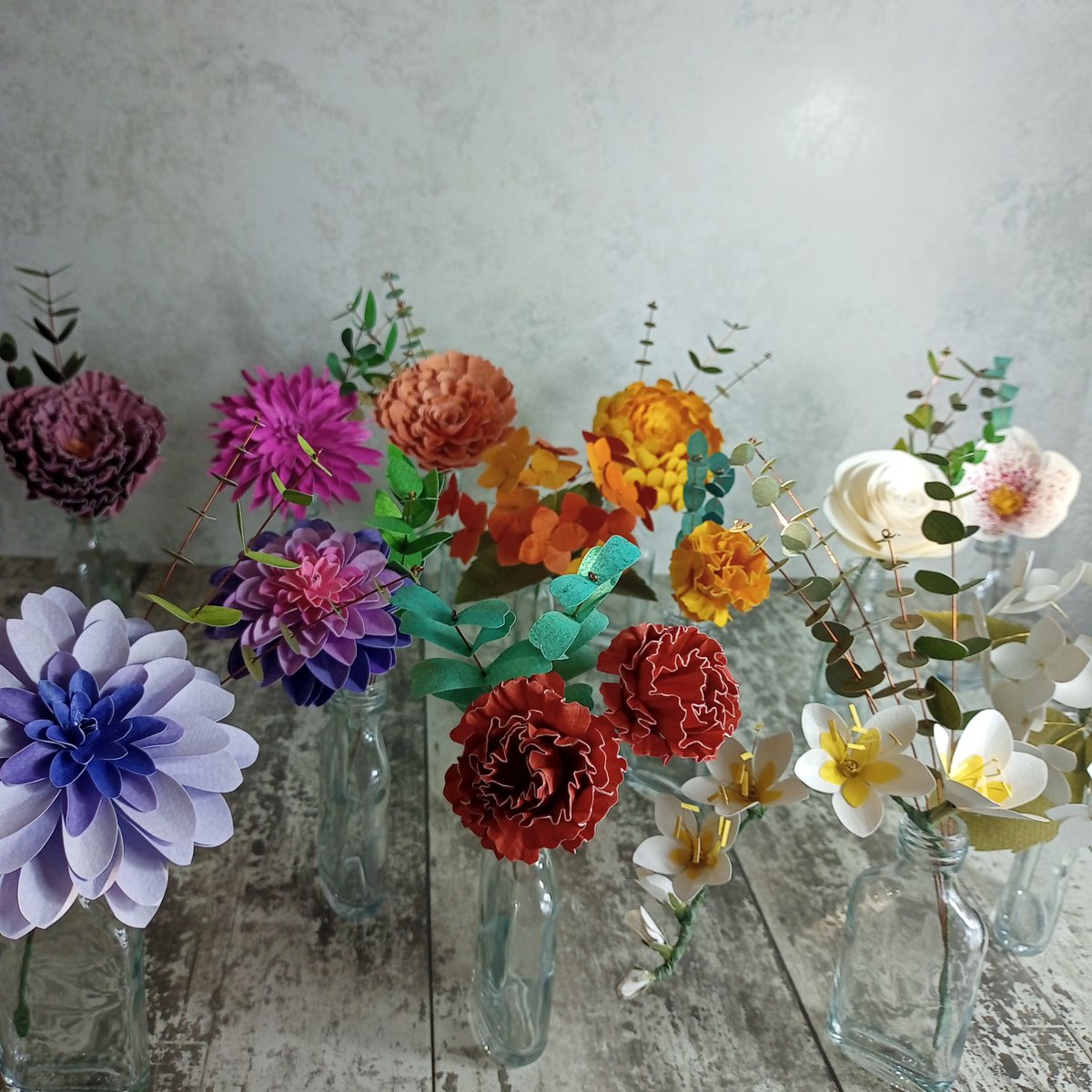 I'm having a charity raffle for Trussell Trust and the prize is a giant bouquet of paper flowers of your choosing! Enter here: justgiving.com/page/kaper-flo…