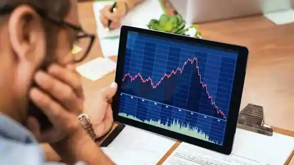 livemint's tweet photo. #NBFC stock fixes record date for 10:1 stock split, scrip at 52-week-low

Read here: https://t.co/q5M9peyq5R https://t.co/5FD35ftutV