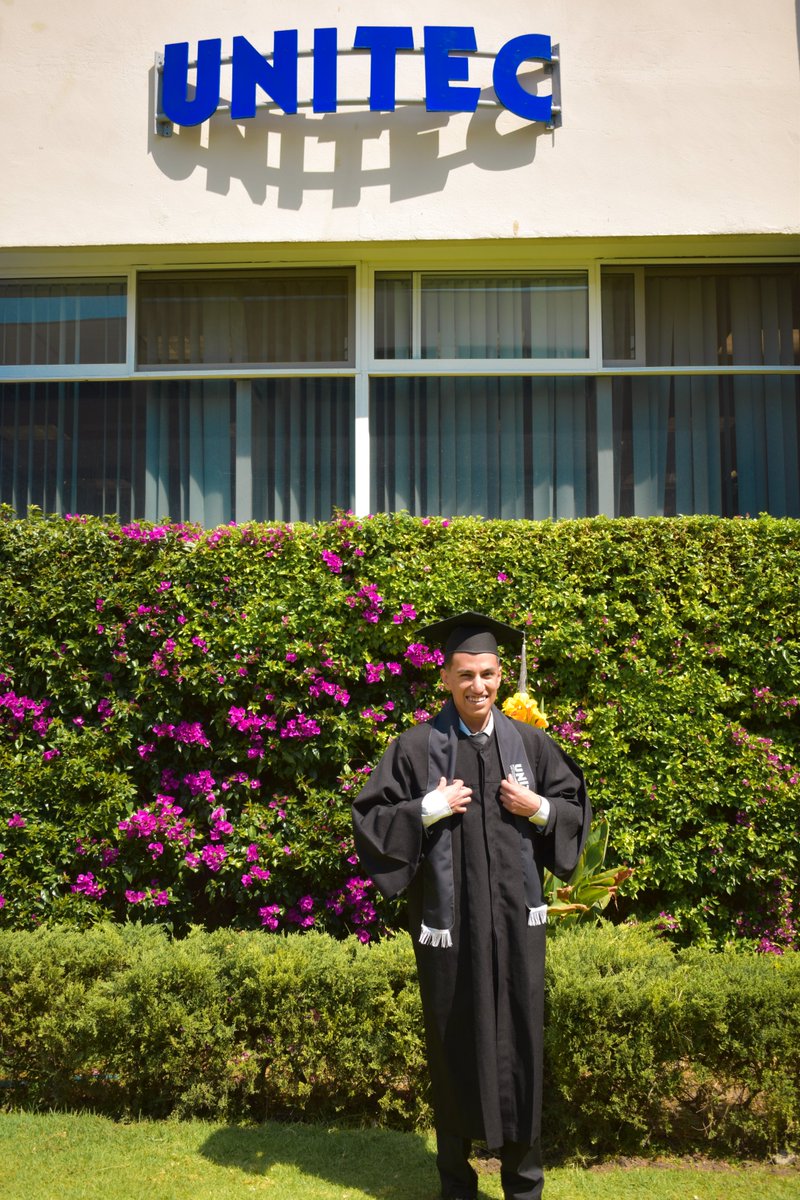 JaramilloJunio's tweet photo. Todavia no se logra pero ya casi......🧑‍🎓🕙
.
.
.
#Graduación #JaJaJaramillo #fotodegraduacion #generación23 #retratos_de_vida  #hacerretratos  #retrato  #retrato_perfección  #retratos  #retratos_ig  #retrato  #postthepeople  #migradua https://t.co/e8UtzbF4Tc