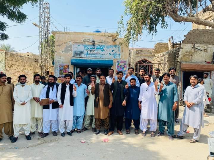 sattarattari6's tweet photo. The teachers of IBA held a meeting in Skarand dis SBA, in which a committee was formed that the salary could not be paid for 9 months due to the computer, for which protests will be made now.@TeamSardaarShah @AkbarLaghari5 @FaryalTalpurPk @BBhuttoZardari @MediaCellPPP https://t.co/SJM5EumFOd