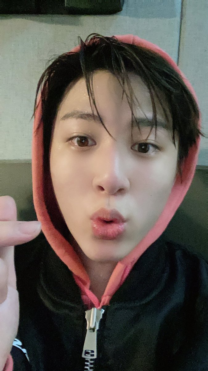 Two years ago since Junghwan posted this photo

#SOJUNGHWAN #소정환 #TREASURE #트레저 <a href="/treasuremembers/">TREASURE</a>