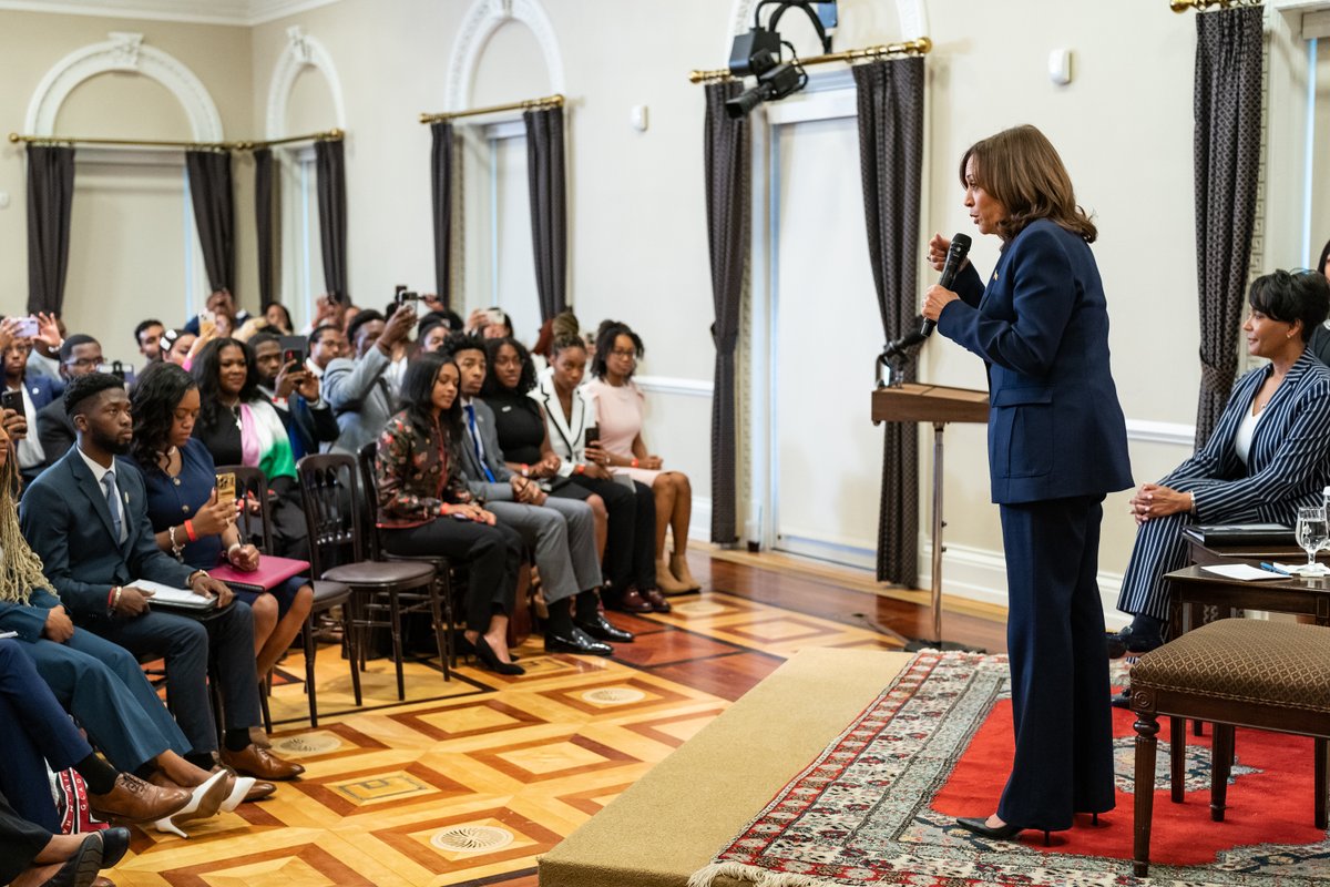 VP46Archive's tweet photo. An important week focused on lowering costs for families, hearing from our nation’s young leaders, and fighting for reproductive freedom. https://t.co/svdnmy6RRP