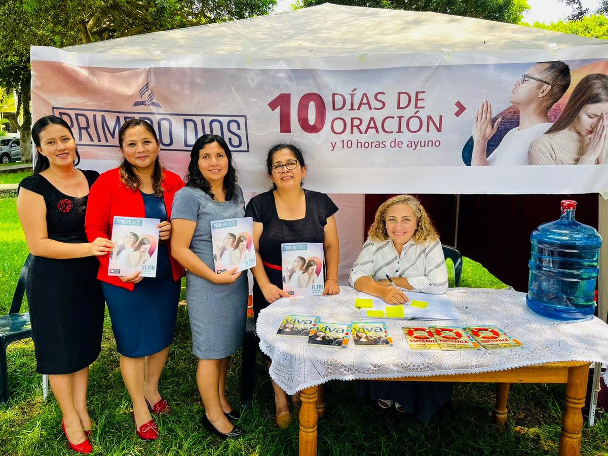 edsonvguerrerol's tweet photo. Gran movimiento de oración se vivió este fin de semana en el #DMLaMerced, Trujillo.
✔️ Carpas de Oración en el Parque de la Amistad de la Merced.
✔️ Oración por los transeúntes en la Plaza Central de Trujillo.
✔️ Caminata de Oración en la Playa de Huanchaquito.
#10DiasDeOracion https://t.co/HkfoAkWaeQ