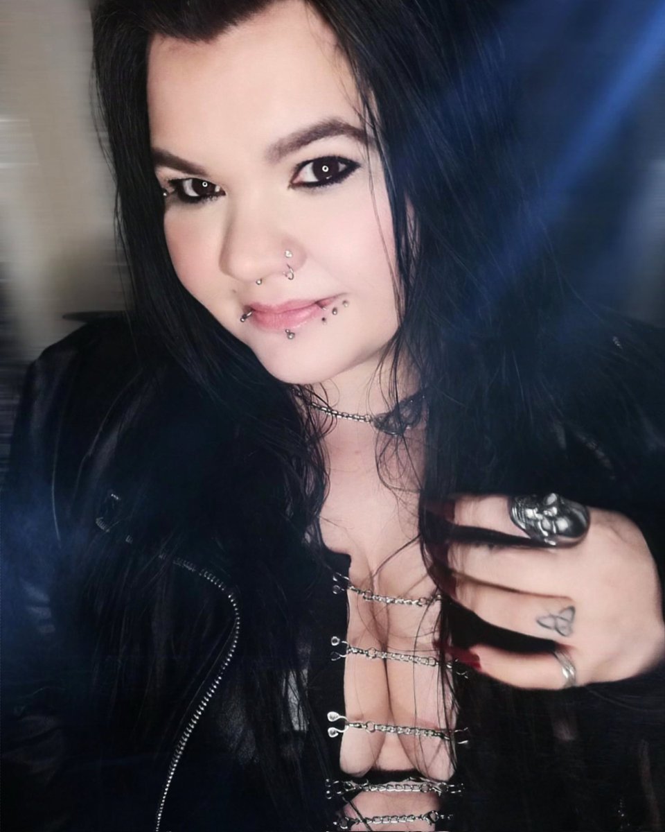 Sachsenladyyyy's tweet photo. Kuscheligen Sonntag Euch allen ❤️ hier hats nochmal nach geschneit. Habt ihr Ideen für Bilder??
Liebe geht raus 💋
#curvywomen #inkedandpierced #cutewoman #curvystyles #CurvyLady #sexycurvy #cutewoman #andersalsdieanderen #likeme #followme #RetweeetPlease https://t.co/wZiOiSnR9q