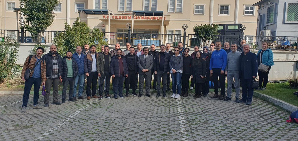 ❗YARALARI BİRLİKTE SARIYORUZ ..
Okullarımızda görevli müdür ve müdür yardımcılarımızdan oluşan 48 gönüllü yöneticimiz depremden etkilenen vatandaşlara destek olmak amacıyla Hatay'a gitmek üzere yola çıktılar.
<a href="/bursailmem16/">Bursa İl Millî Eğitim Müdürlüğü</a> @serkangur_bursa <a href="/msvnc64/">Mustafa Sevinç</a> <a href="/emelnekre/">EmelD.</a> <a href="/IdirisMeral/">İdiris Meral</a>