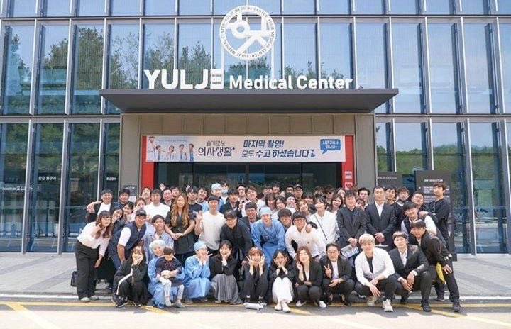 kdramavers's tweet photo. if you are wondering why hospital playlist is the best kdrama this is the reason https://t.co/IQT4dC9rfa