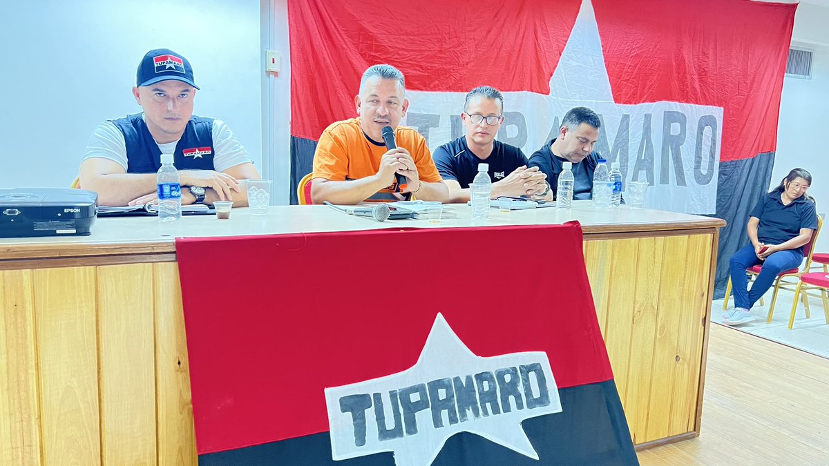 #Ahora en reunión ampliada Edo. Zulia <a href="/Tupa_Esteban/">Esteban Fernández</a>: Más que venir yo a hablar y dar un discurso, queremos escuchar a nuestra militancia @TupamaroMRT. Queremos ver el trabajo que han venido realizando sus fortalezas, debilidades y orientar”

#ComunaYProduccion
#JuntosPorLaPatria