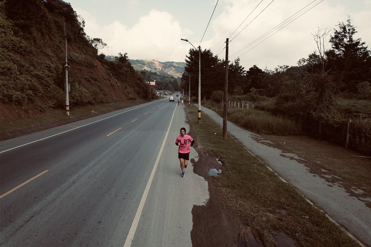 AlejoZuluaga_'s tweet photo. Terreno Variado 🚧
Zona Aeróbica 🍼
Guarne - Antioquia 🛣️
#Runmaker 🏃🏼‍♀️🏃🏻
@ORTEMAN10 👨🏽‍🦱 https://t.co/JPi4GmYQBx