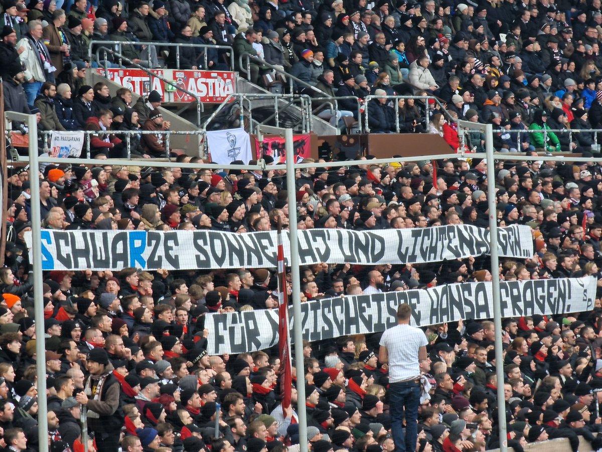 nomisschmitz's tweet photo. @LillyBlaudszun ScHeIsS sT. pAuLi 🤡 https://t.co/N7iqnVMYOz