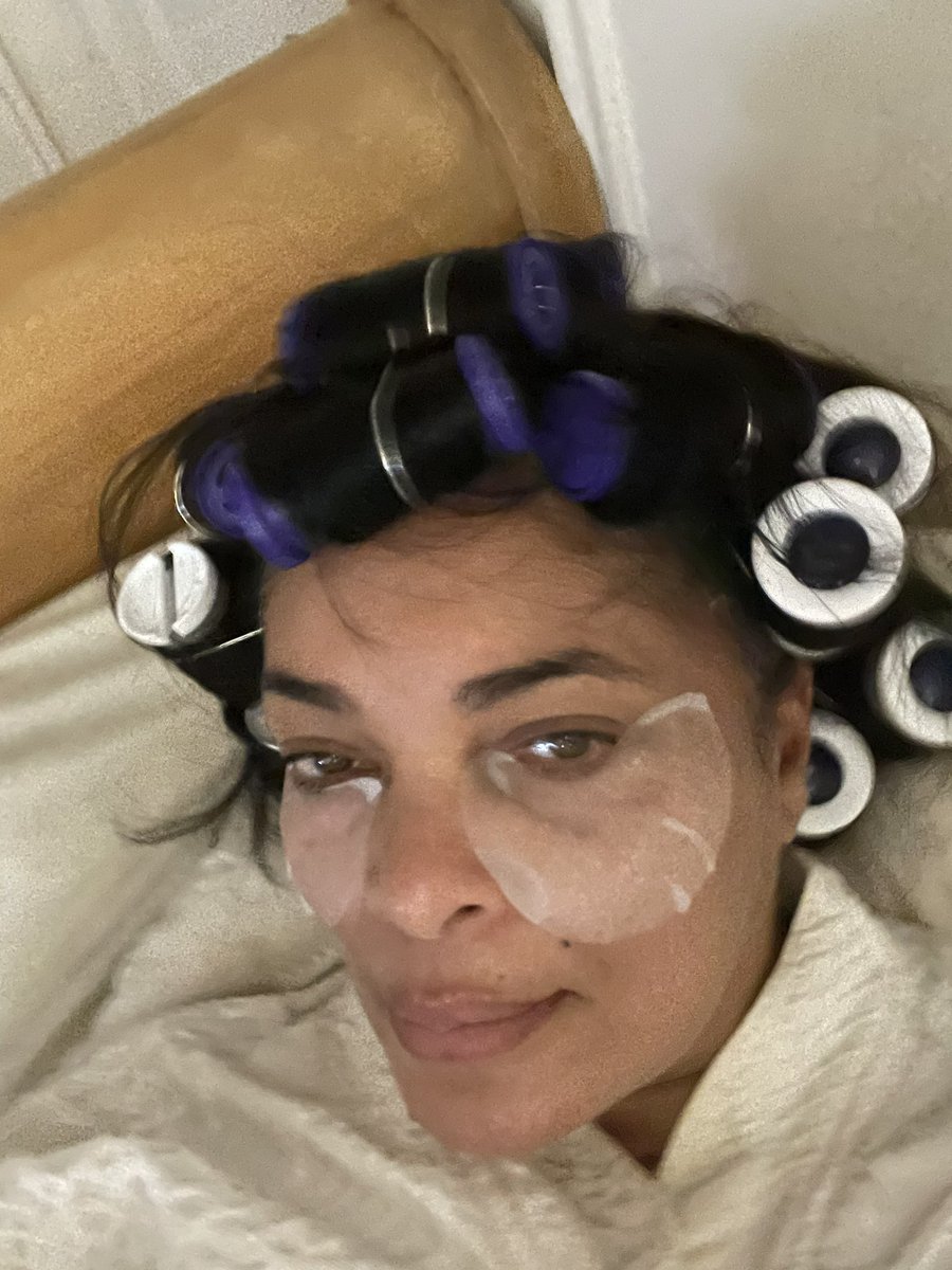Angellika's tweet photo. When You’re Up Early To Shoot Another Angellika’s Closet In Sequins Part 2 In My #RemingtonHotRollers and #AzureKosmetics 24K Gold Retinol Under Eye Pads. CUTE RIGHT! #Sequins #iPhone12Pro #Curves #IconicFocusModelsNYC #MatureAllure https://t.co/BqcZnplKFO